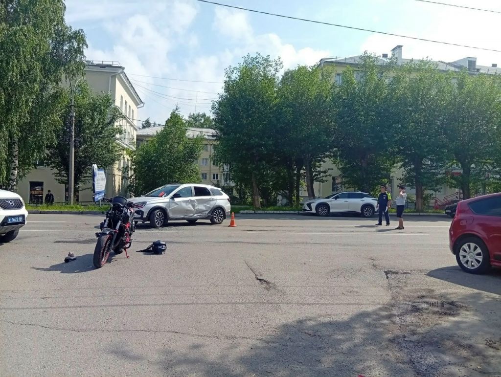 В результате ДТП мотоциклист получил травмы различной степени тяжести и несколько административных протоколов. Фото: Госавтоинспекция Свердловской области