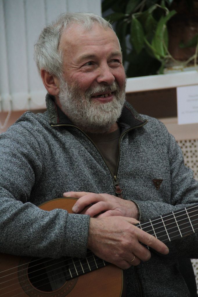 Алексей Долгих вспомнил, как поднимал на Манарагу... тазик. Фото: Константин Бобылев, "Глобус"