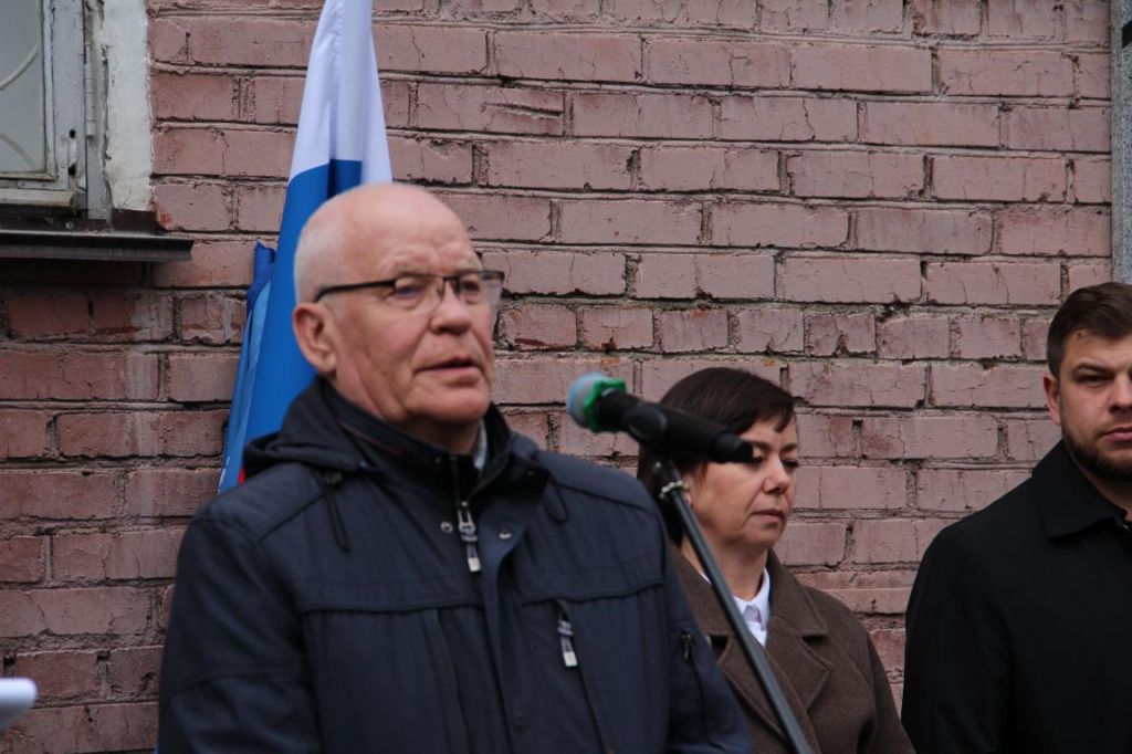 Владимир Киселев пожелал чернобыльцам крепкого здоровья. Фото: Анна Куприянова, "Глобус"