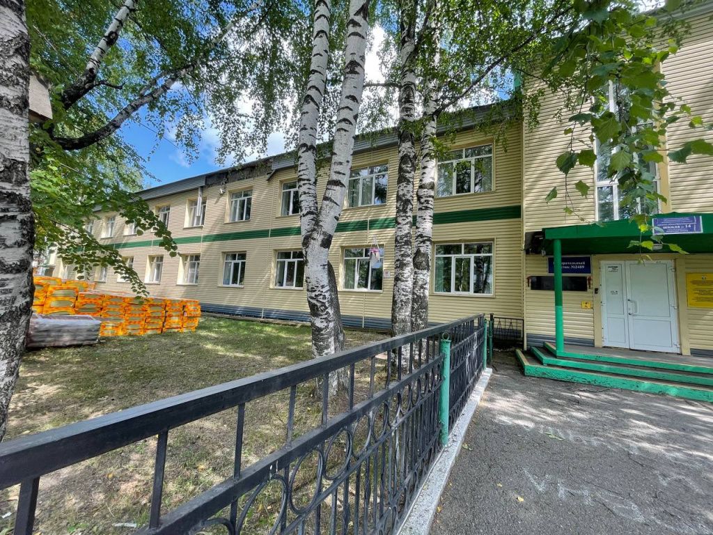 Ремонт обещают завершить до начала учебного года. Фото: Анна Куприянова, "Глобус"