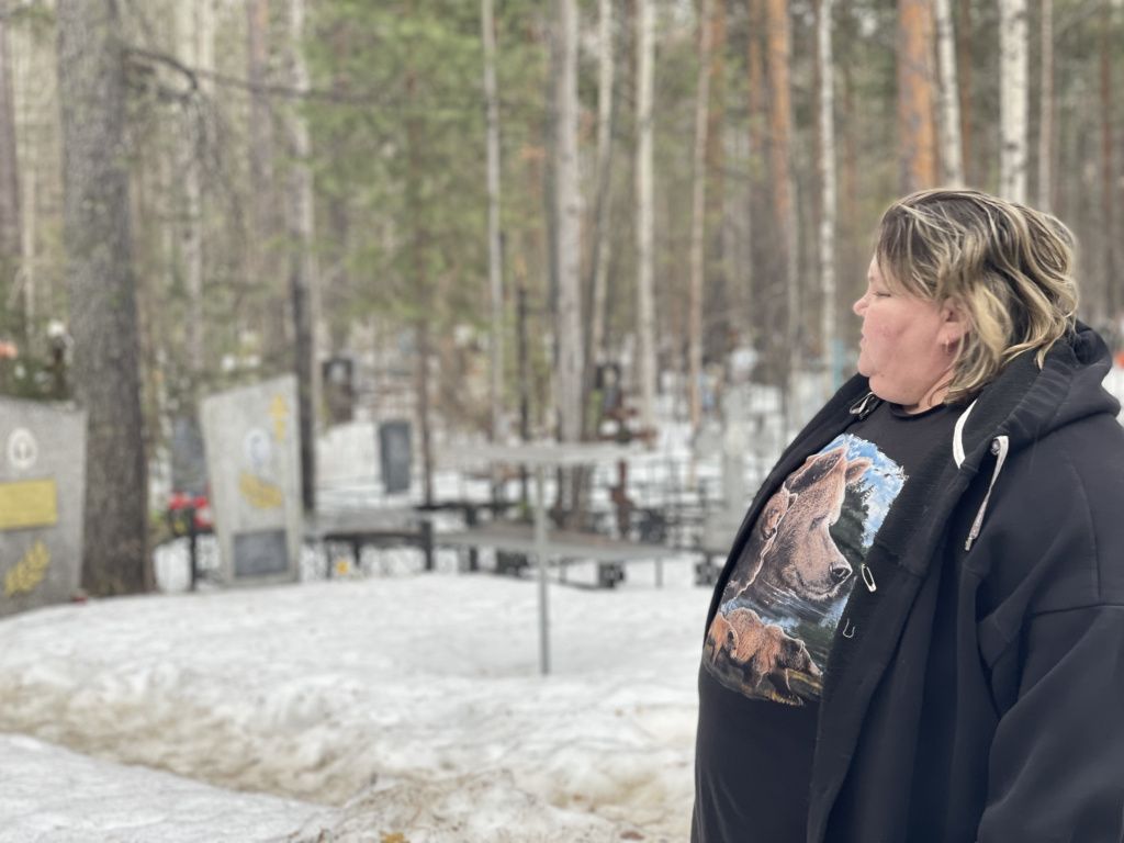 Дочь Салаженкины похоронили на городском кладбище в розовом конверте и розовом гробу. Фото: Анна Куприянова, "Глобус" Дочь Салаженкины похоронили на городском кладбище в розовом конверте и розовом гробу. Фото: Анна Куприянова, "Глобус"
