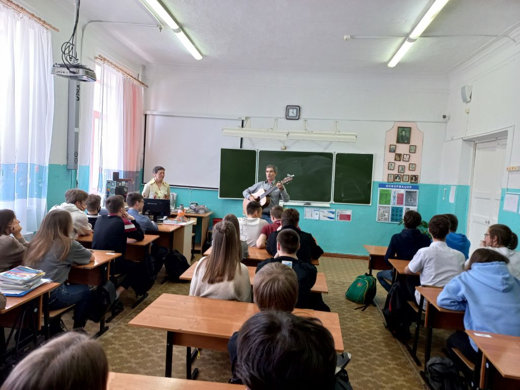 Выступление в школе №11. Фото предоставлено Мариной Демчук