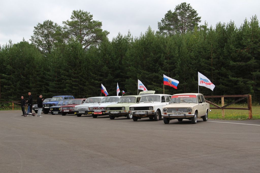 Из отечественных автомобилей создали выставку. Фото: Анна Куприянова, "Глобус"