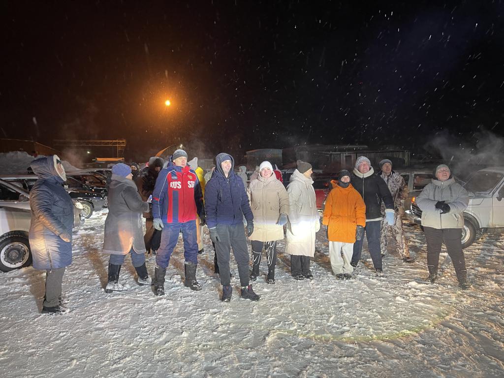 На "Автоелку" люди приехали семьями и друзьями. Фото: Анна Куприянова, "Глобус"