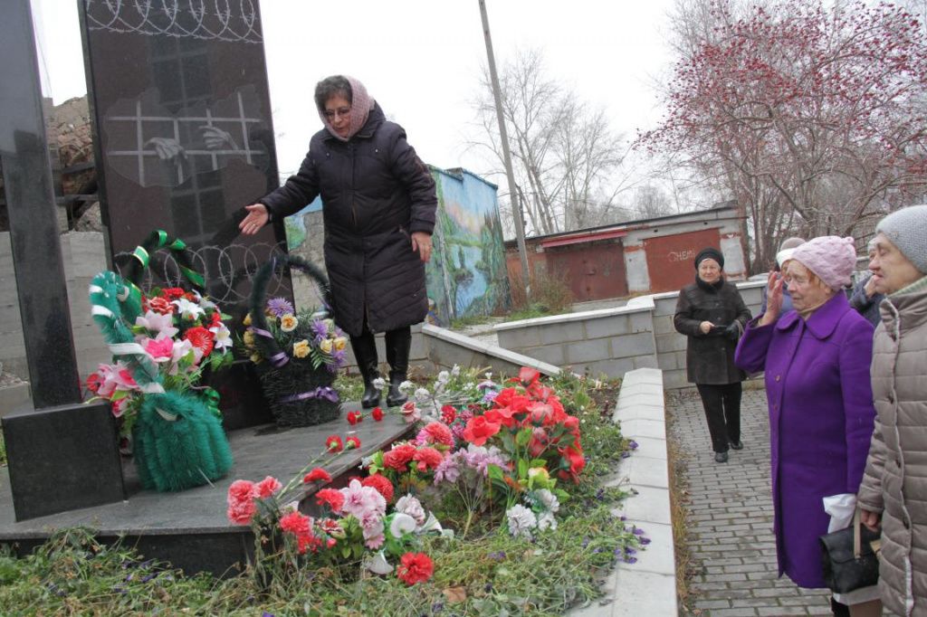 После концерта состоялось возложение цветов к мемориалу. Фото: Константин Бобылев, "Глобус"