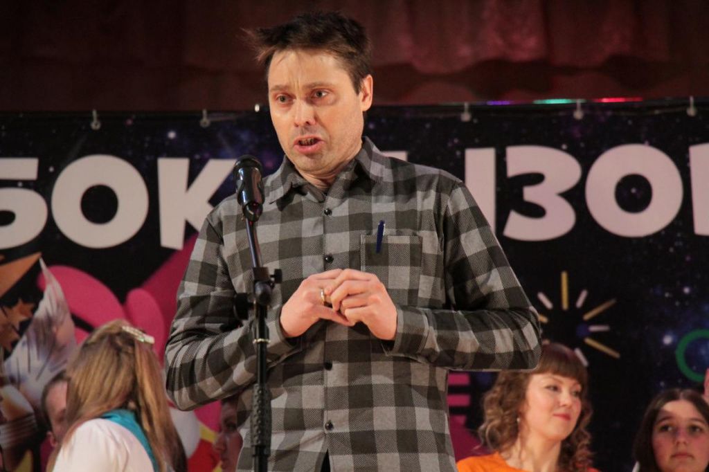 Максим Субботин - творческий человек, он совмещает работу на предприятии с занятиями в Народном театре. Фото: Константин Бобылев, "Глобус"