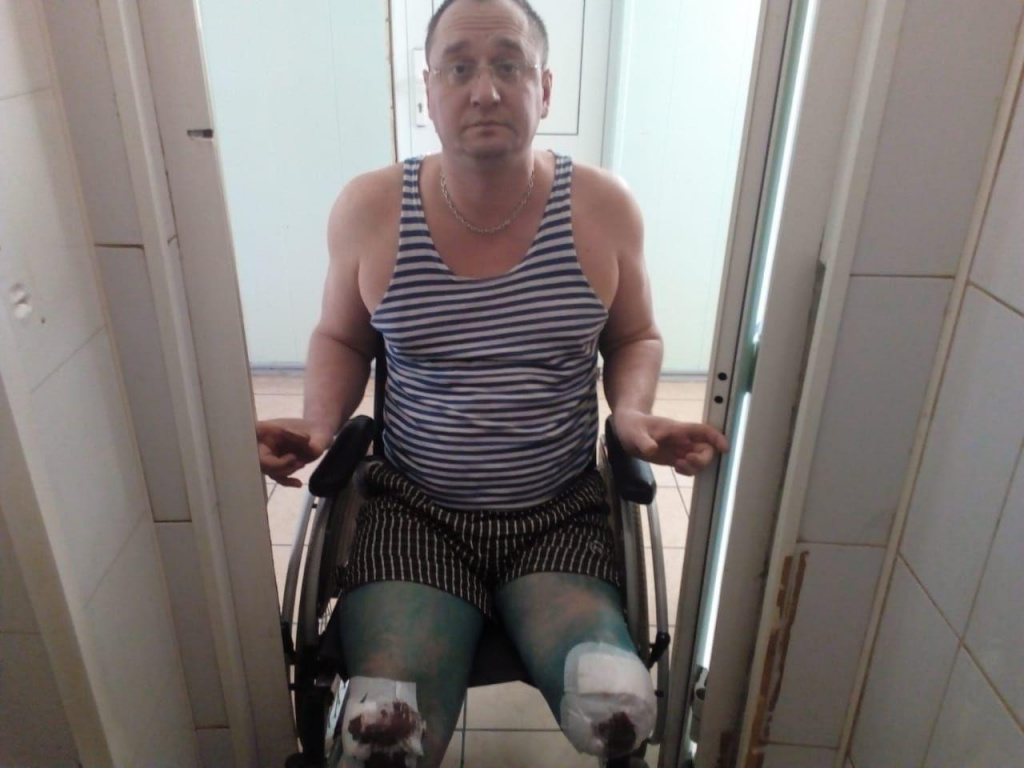 Павел на коляске, как идургие пациенты, не может заехать в уборную. Фото: предоставлено Павлом Логуновым