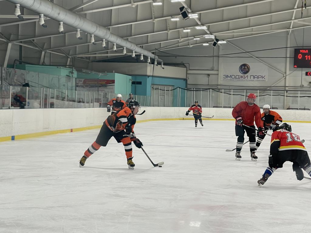 Турниром любителей в Серове открыли взрослый хоккейный сезон. Фото: Анна Куприянова, "Глобус"