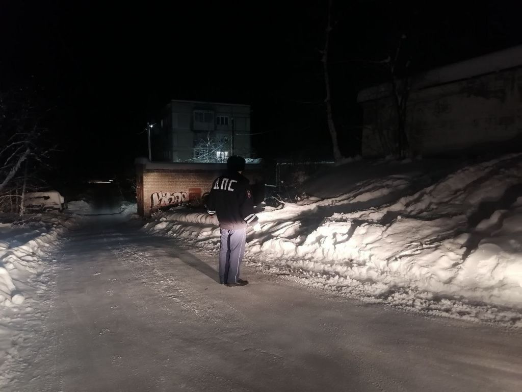 Опасную горку осбледуют сотрудники полиции. Фото предоставила Госавтоинспекция Свердловской области