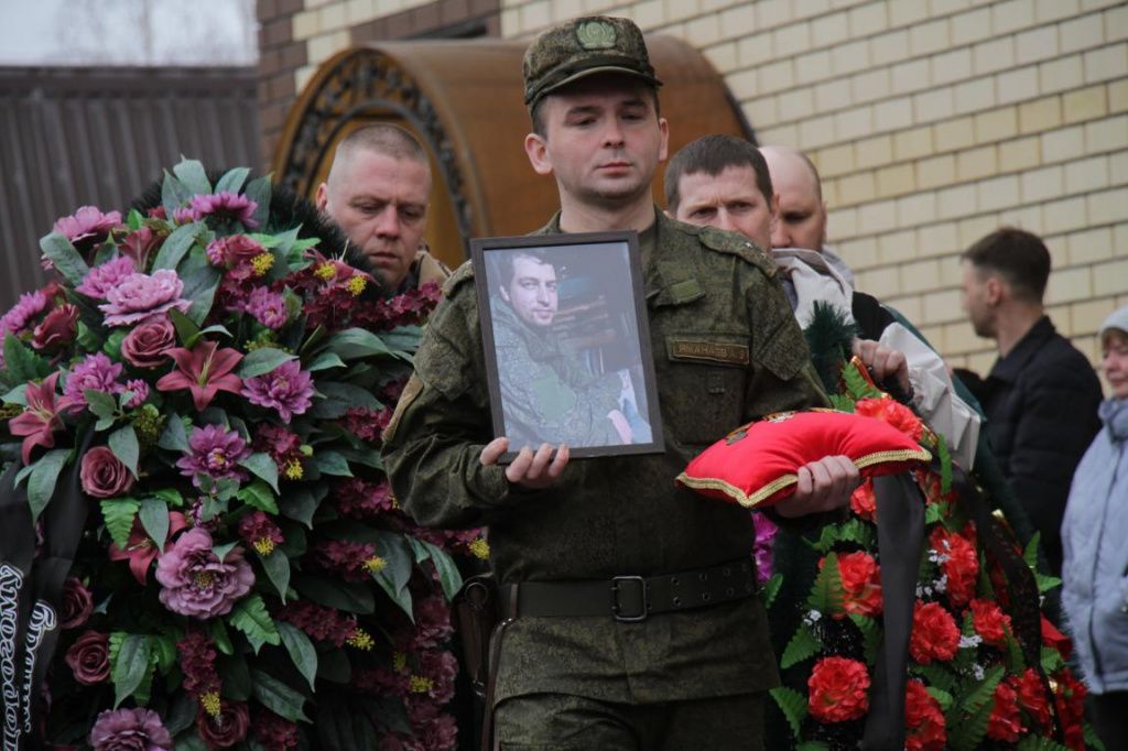 Тело Станислава будет кремировано, а прах захоронят на кладбище поселка Энергетиков, где покоятся его бабушка и отец. Фото: Константин Бобылев, "Глобус"