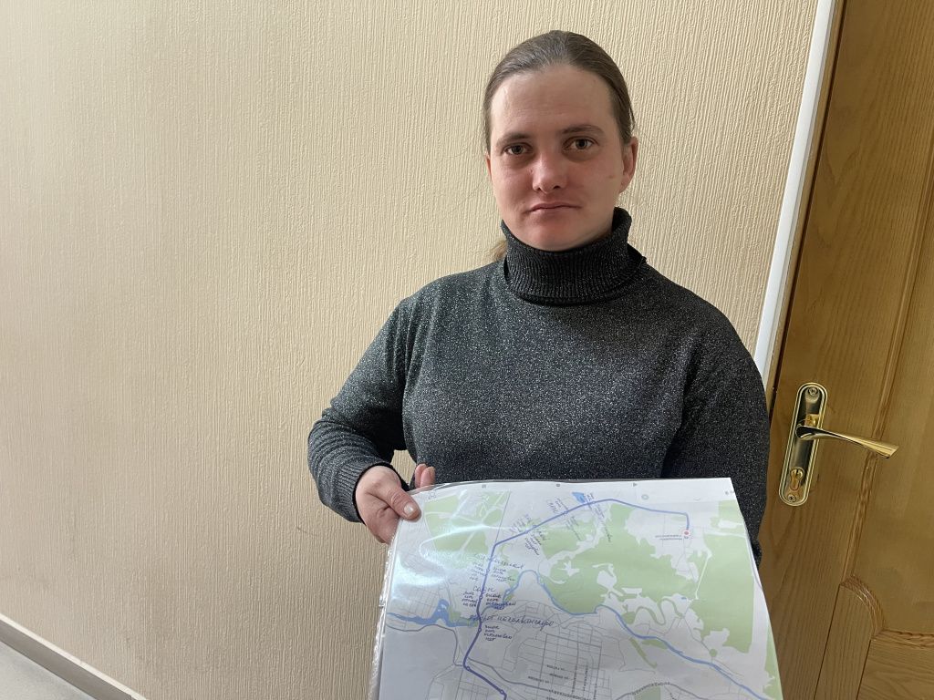 На прием к и.о. главы Серова ходита жительница 2-й Молочной Анастасия Мельникова. Фото: Анна Куприянова, "Глобус"