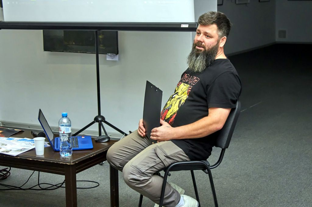 Часть коллекции Константин Вахмянин презентовал на выставке "Французский расчет". Фото: Вадим Аминов, архив "Вечернего Краснотурьинска"