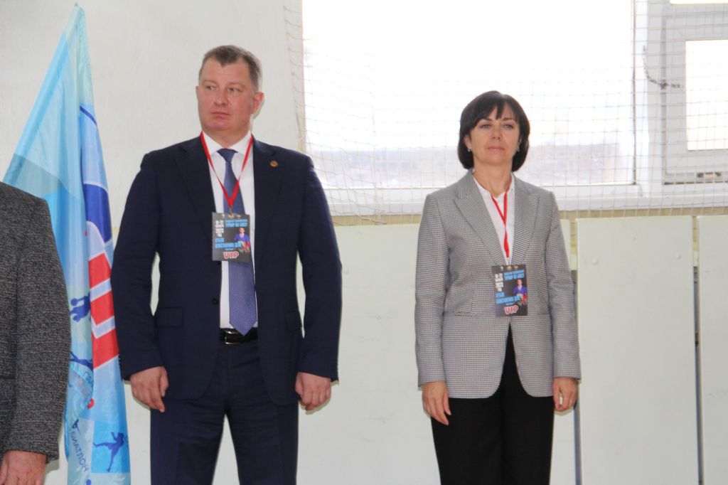 Глава Серова Василий Сизиков и председатель Думы Ольга Чернецова побывали на торжественном открытие ежегодного турнира по боксу. Фото: Мария Чекарова, "Глобус"