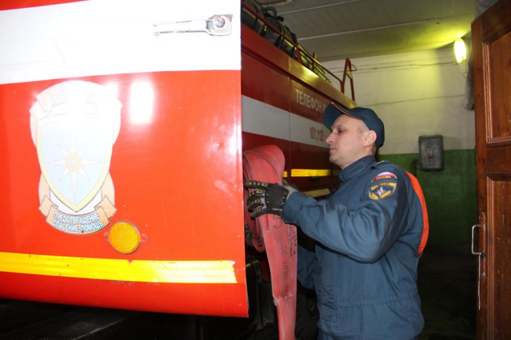 Виктор Бушуев отметил, что запоминаются такие пожары, где были какие-то курьезы. Фото: Анна Куприянова, "Глобус"