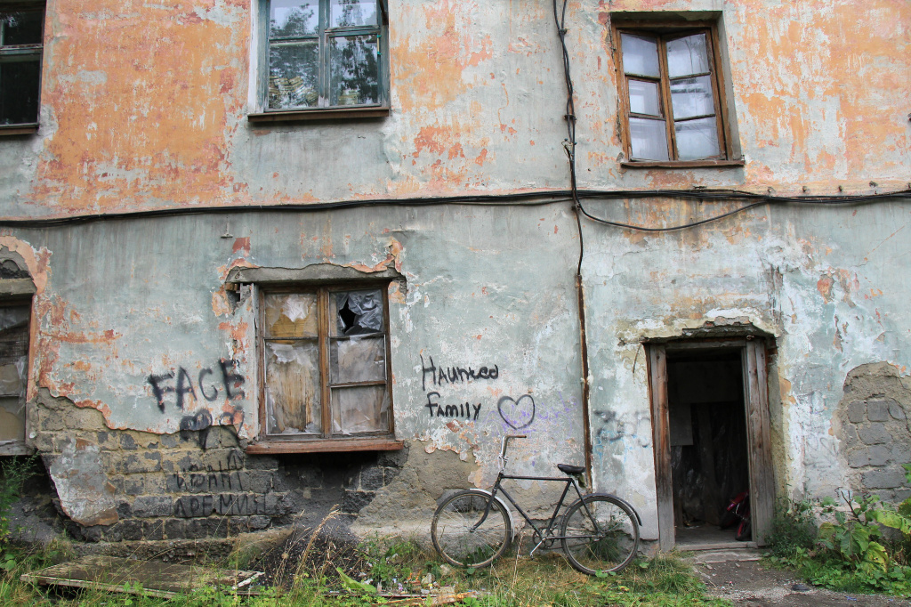 “В нашем доме всего 24 квартиры”, - отмечают местные жители. Фото: Константин Бобылев, “Глобус”