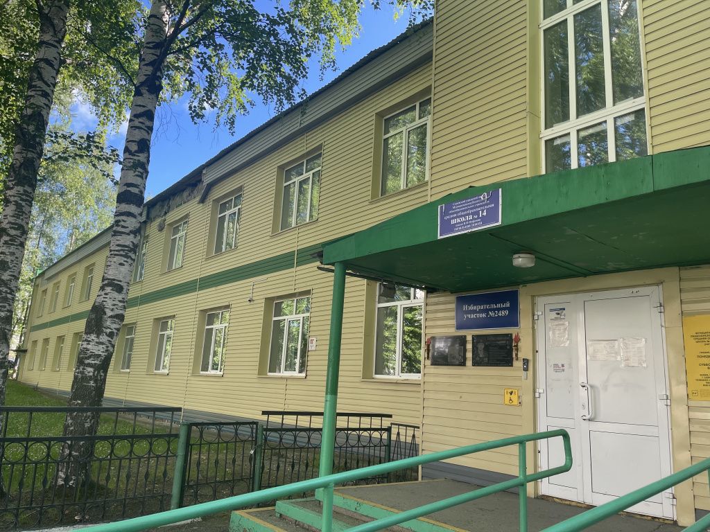 Серовчане обращают внимание, что состояние здания начальной школы №14 постоянно обсуждается в интернете. Фото: Анна Куприянова, "Глобус"