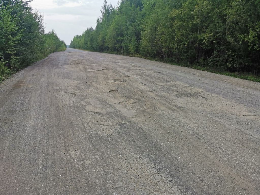 Проблемный участок дороги, ведущей в Еловку. Фото: Константин Бобылев, "Глобус"
