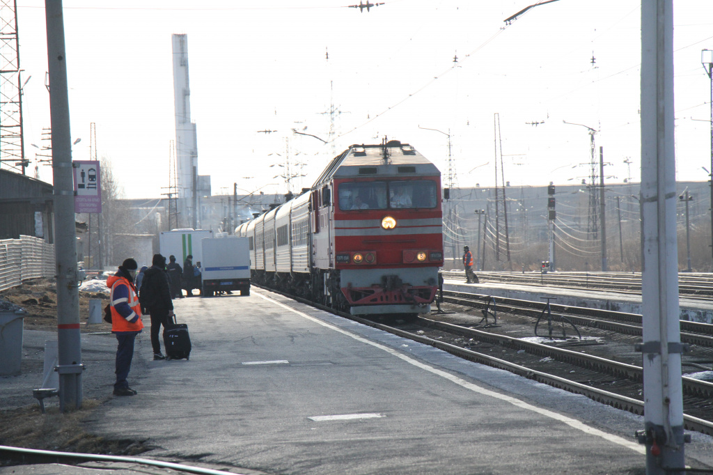Поезд сообщением Приобье-Уфа, прибывший в Серов 3 апреля, стал десятым, у пассажиров котрого проверили температуру. Фото: Константин Бобылев, "Глобус"