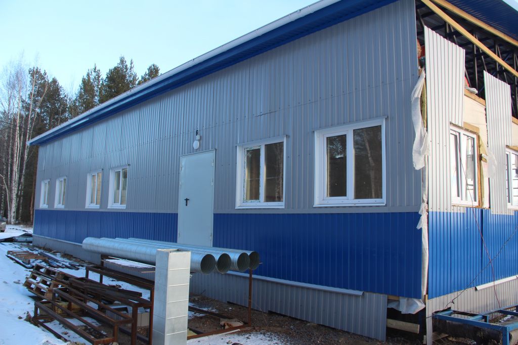 Монтажники из Нижнего Тагила говорят, что им необходимо месяц-два на работы. Фото: Анна Куприянова, "Глобус"