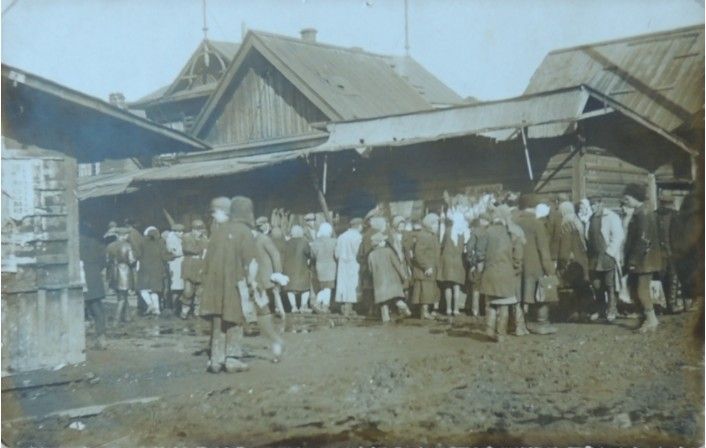 Старый рынок. Фото из фондов Серовского исторического музея, с сайта goskatalog.ru