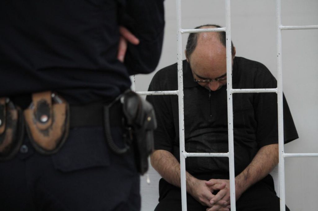 Следствие считает, что обвиняемый, оставшись на свободе, смог бы помешать расследованию уголовного дела. Фото: Константин Бобылев, "Глобус"