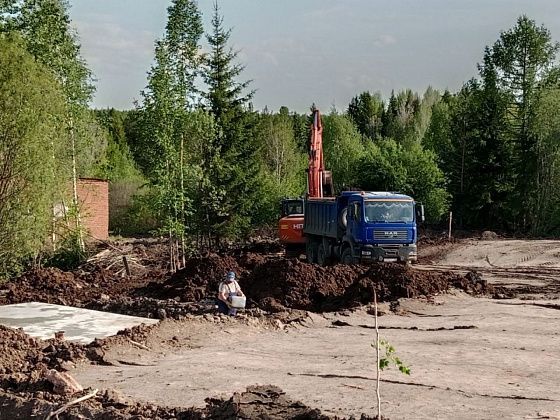 Летом 2024 года стартовало строительство очистных сооружений в поселке Красноглинный. Фото: Мария Вайвалова, читательница "Глобуса"