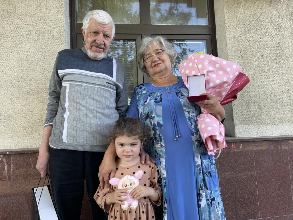 Ольга и Иван Белялины в этом году отпраздновали золотую свадьбу. Фото: Анна Куприянова, "Глобус"