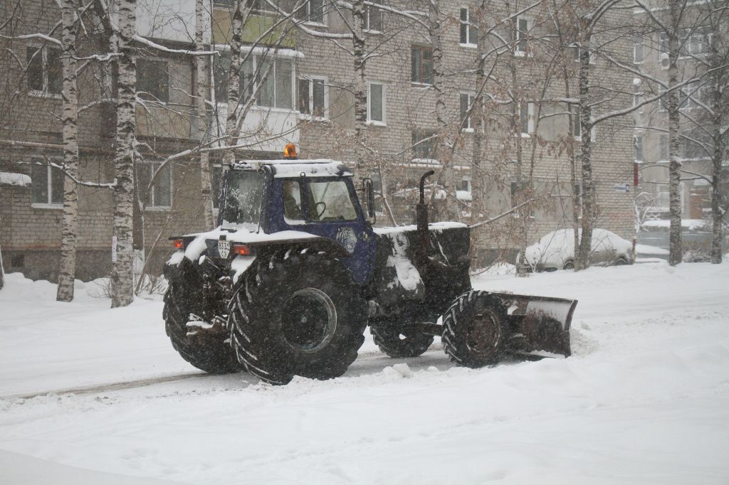 У читателя есть вопросы к качеству уборки снега в Серове. Фото: Константин Бобылев, архив "Глобуса"