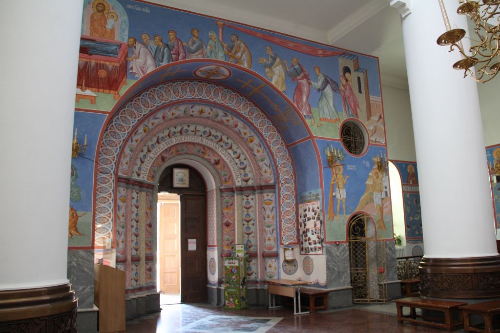 В конце июля 2023 года над входными группами Преображенского собора завершилась работа по росписи порталов. Фото: Мария Чекарова, "Глобус"