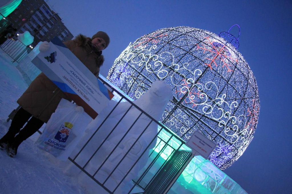 Надежда Яснюк принимает участие в конкурсе снежных фигур ежегодно с 2014 года. Фото: Константин Бобылев, "Глобус"