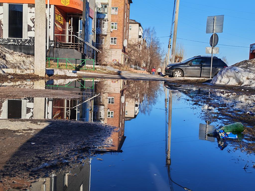 Лужа на этом участке существует не первый год. Фото: Константин Бобылев, "Глобус"