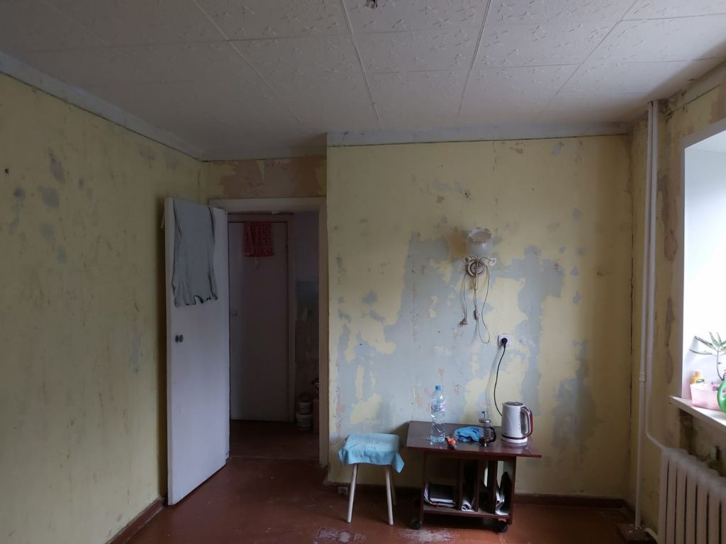 Гостиная комната до ремонта. Фото предоставлено иереем Алексием Батаевым
