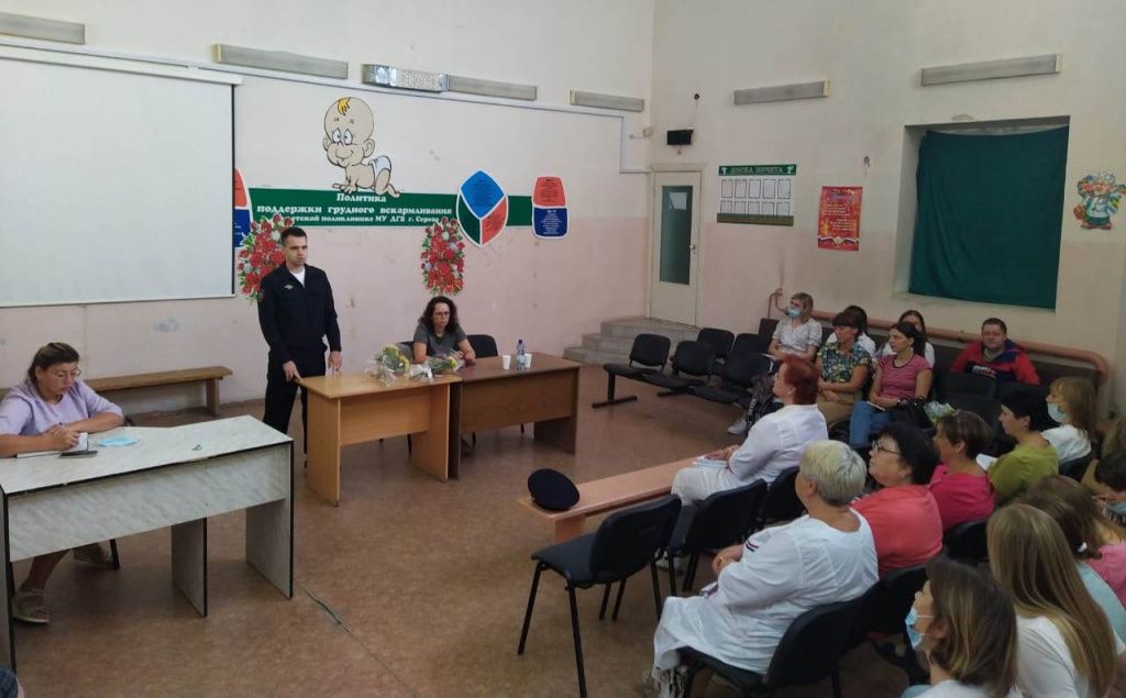 Встреча с коллективом детской поликлиники Серова. Фото: полиция Серова