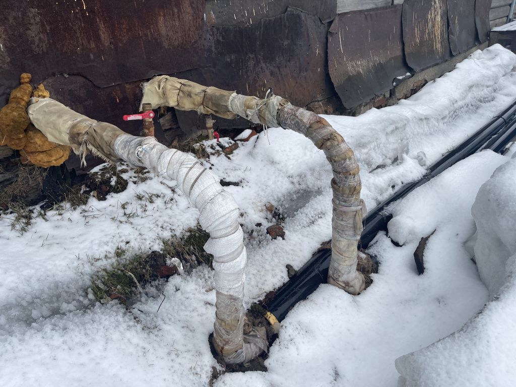 Под конец отопительного сезона жители так и не выяснили, почему холодно в квартирах. Новый сезон люди ждут с опаской. Фото: Анна Куприянова, "Глобус"