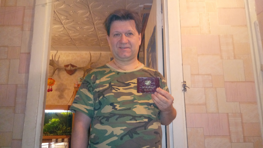 Андрей Нефедов получил травму во время военной службы. Иллюстрация: Андрей Клейменов, "Глобус"