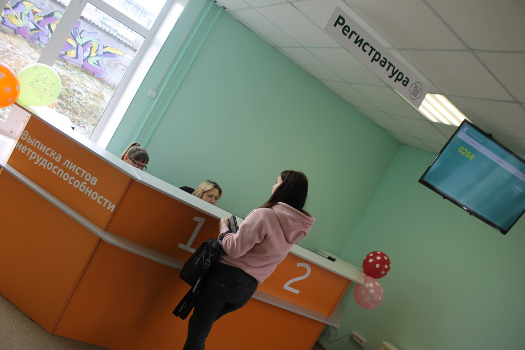 В Серовской детской поликлинике появилась "Открытая регистратура". Фото: Мария Чекарова, "Глобус".