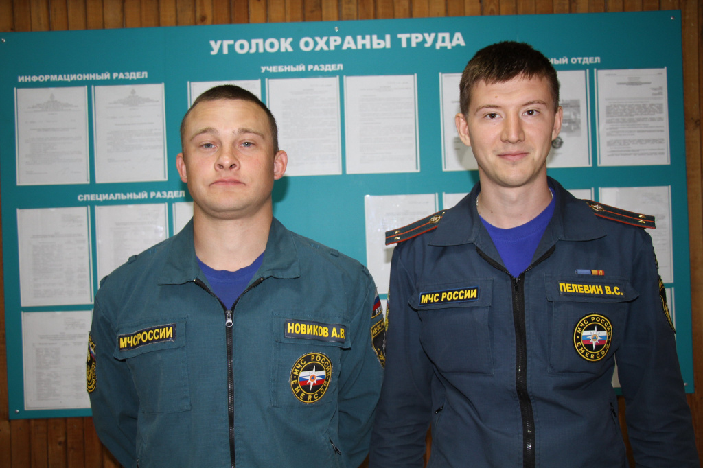 Александр Новиков и Владимир Пелевин. Фото: Константин Бобылев, "Глобус"