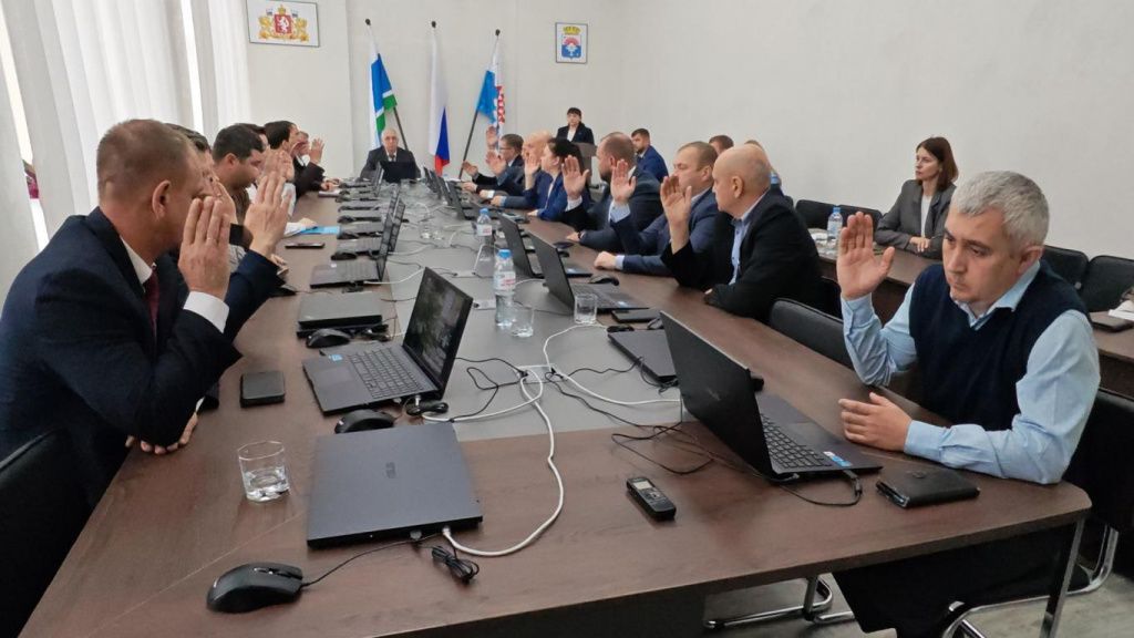 За изменения регламента Думы депутаты проголосовали единогласно. Фото: Константин Бобылев, "Глобус"