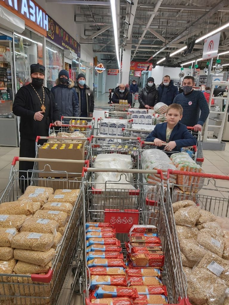На продукты для малоимущих потратили 123 тысячи рублей. Фото: Анна Верст