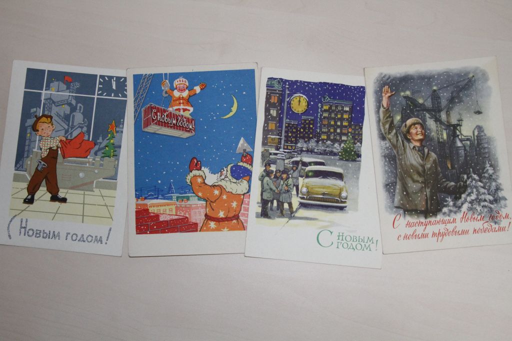 Рождествеские открытки были заменены новогодними. Это открытки середины XX века. Фото: Константин Бобылев, архив "Глобуса"