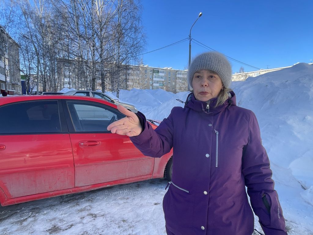 Галина Майборода считает, что автолюбитель может ставить машину на любое свободное место. Фото: Анна Куприянова, "Глобус" Галина Майборода считает, что автолюбитель может ставить машину на любое свободное место. Фото: Анна Куприянова, "Глобус"