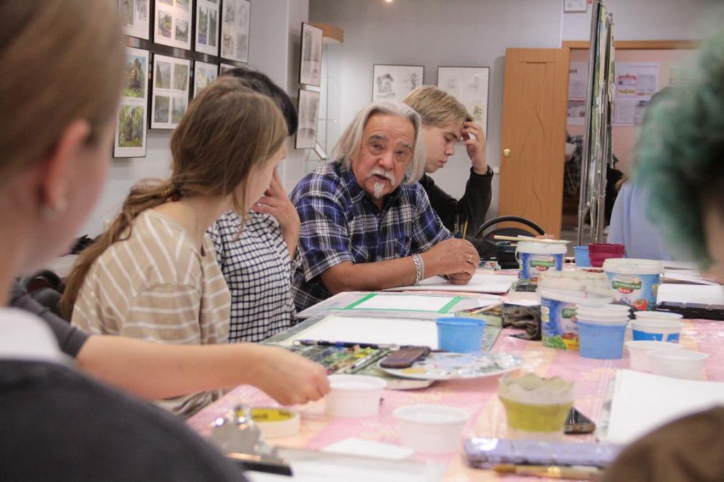 Сергей Малышев провел мастер-класс по акварельной живописи. Фото: Константин Бобылев, "Глобус"