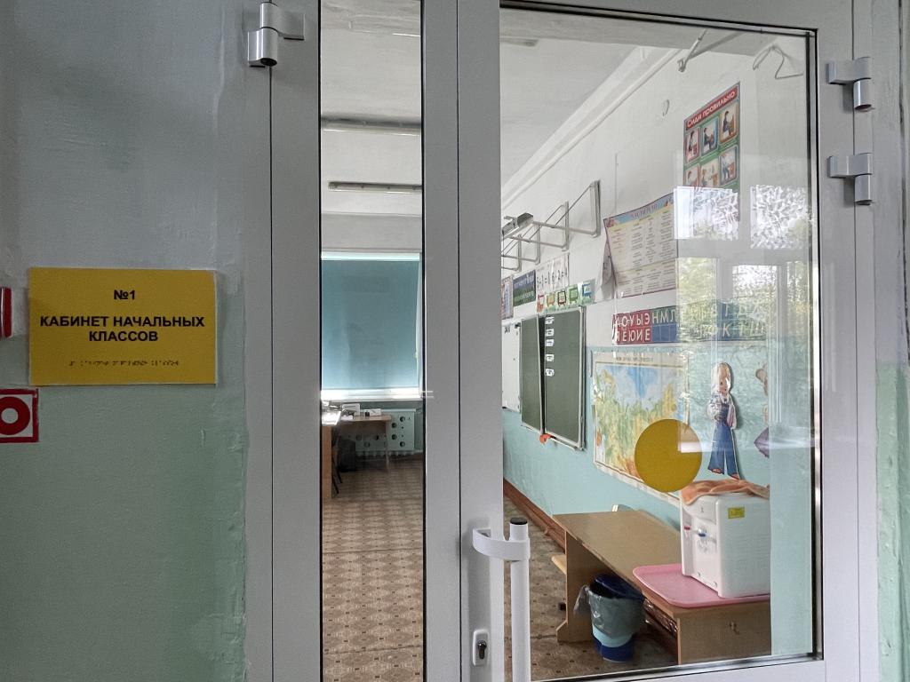 В школе №26 поменяли двери в нескольких кабинетах. Фото: Анна Куприянова, "Глобус"