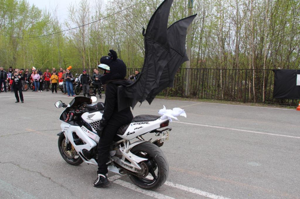 Среди байкеров пошел конкурс костюмов. Фото: Анна Купряинова, "Глобус"