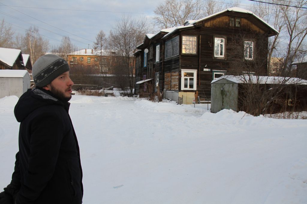 Дмитрий Гуськов говорит, что дома в очень хорошем состоянии. Фото: Константин Бобылев, "Глобус"