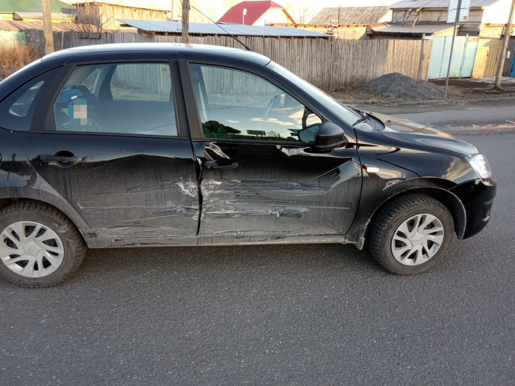 Повреждения автомобиля "Лада Гранта". Фото: ГИБДД Серова