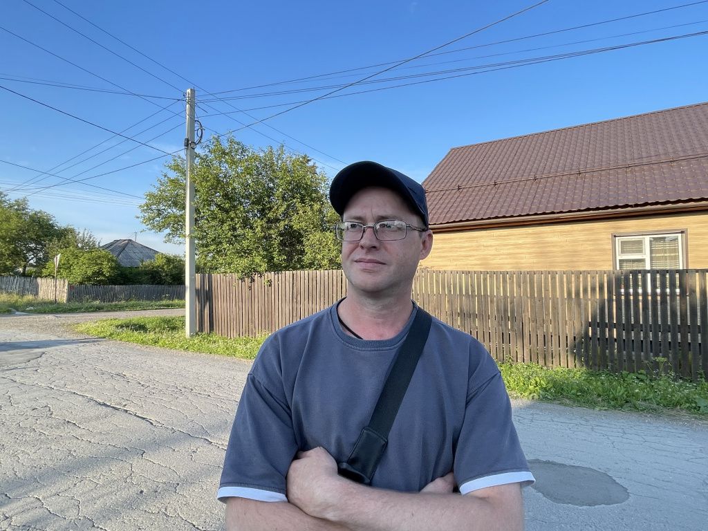 Помощь при пожаре Константин Иващенок не считает из ряда вон выходящим поступком. Говорит, что хотел просто помочь людям. Фото: Анна Куприянова, "Глобус"