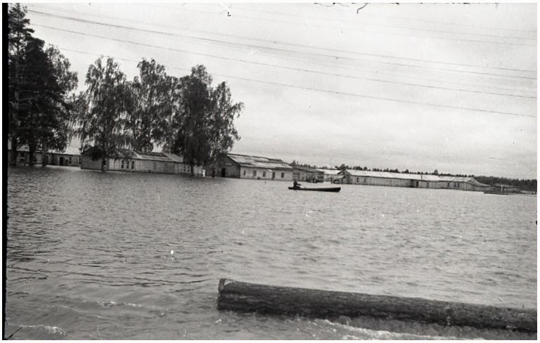 Наводнение 1950 года на станции Урай. Фото из фондов Серовского исторического музея, с сайта goskatalog.ru