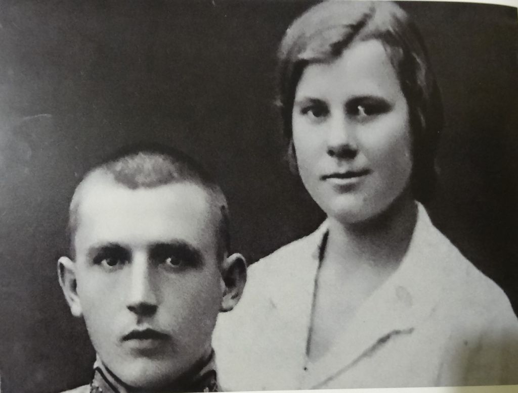 Отец Пономоренко Иван Александрович и мама Фролова Анастасия Дмитриевна. Фото предоставлено Мариной Демчук