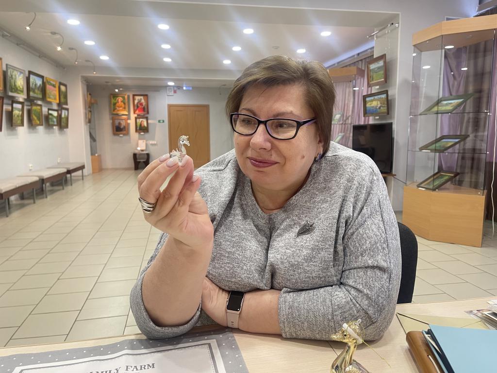 Гусей Наталья Антонова собирает не только на открытках. Фото: Анна Куприянова, "Глобус"